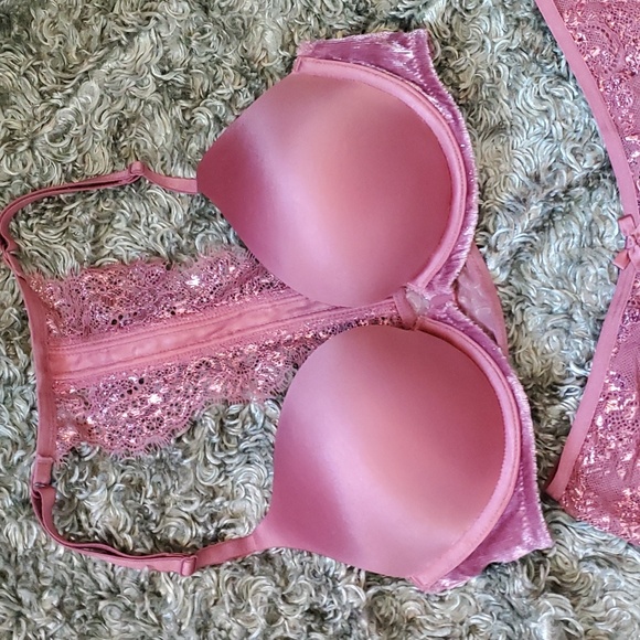 Victoria's Secret bombshell bra and panty set - Picture 2 of 6